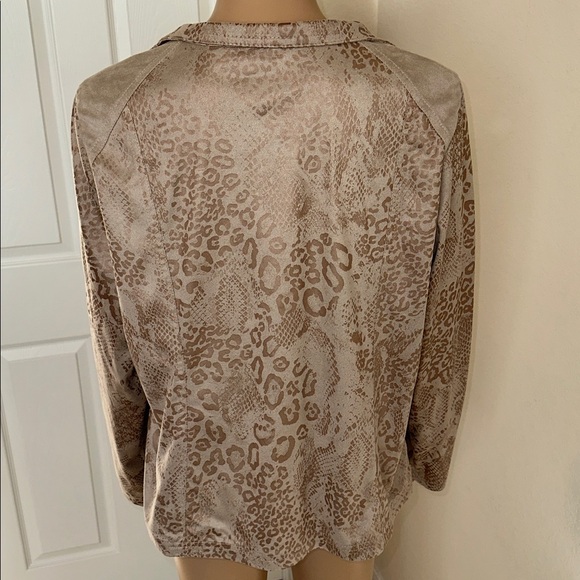 Chico's Beige Leopard Print Blazer Size 2 - Picture 3 of 15